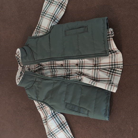 Carter's long sleeve striped shirt and sage green vest (size 9 months) - Picture 2 of 5